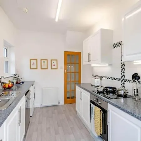 Seagull Escapes - Short Walk To The *