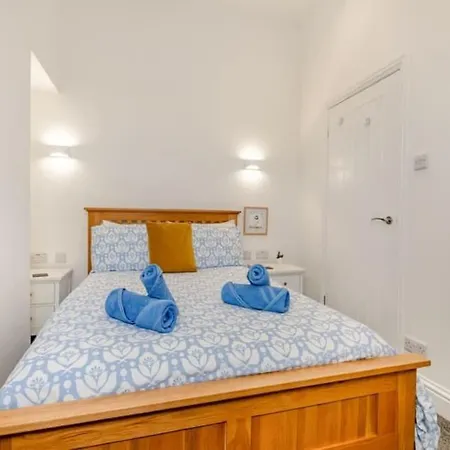 Seagull Escapes - Short Walk To The * 스카버러